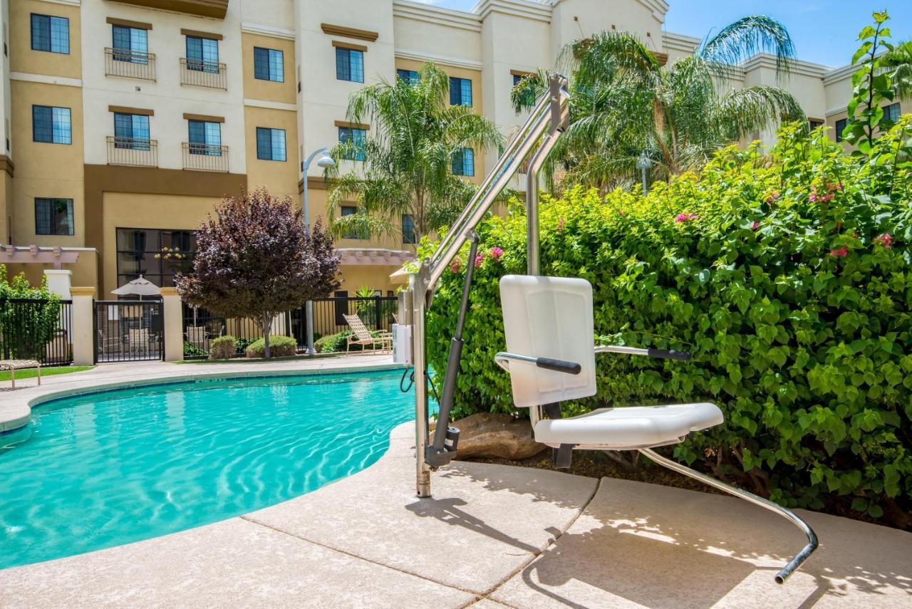 Holiday Inn Express & Suites Phoenix Glendale Dist By Ihg Dış mekan fotoğraf