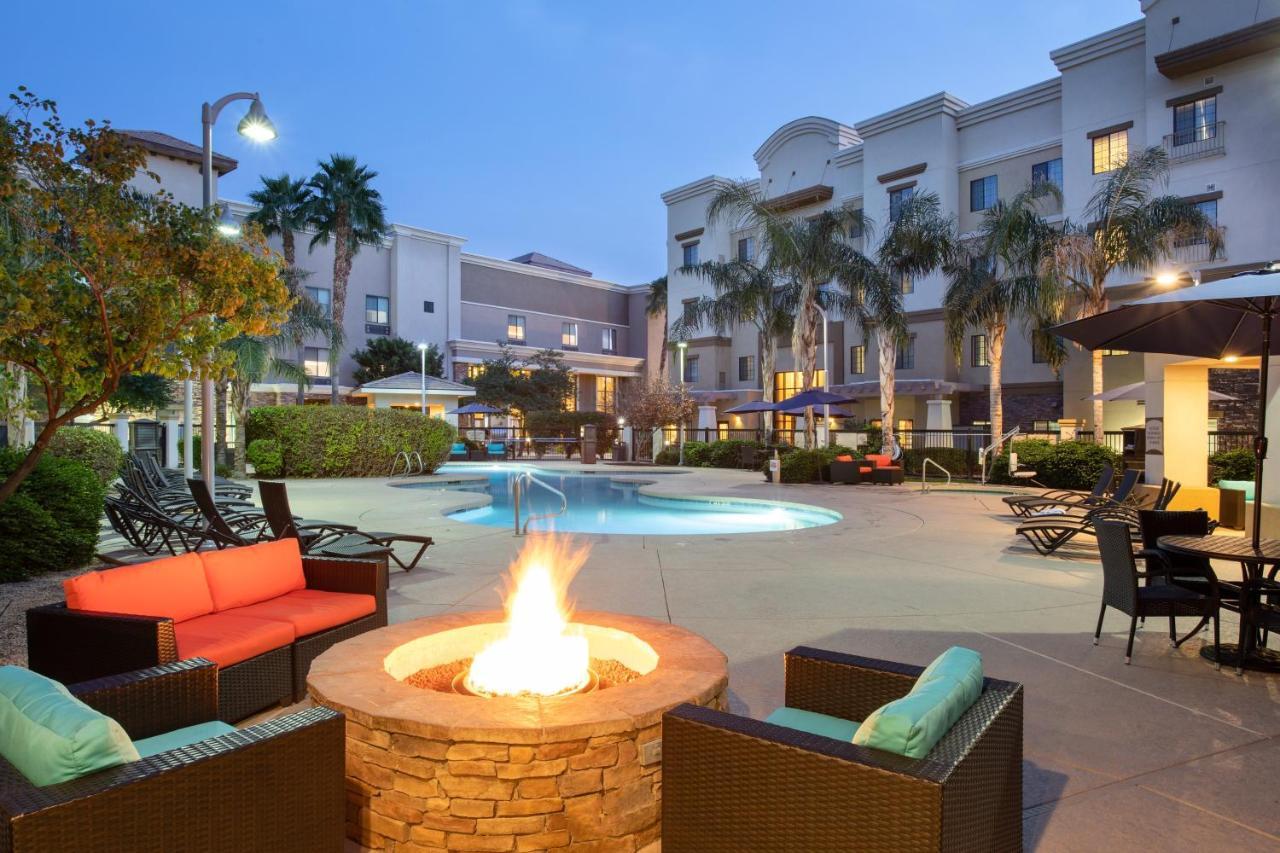 Holiday Inn Express & Suites Phoenix Glendale Dist By Ihg Dış mekan fotoğraf