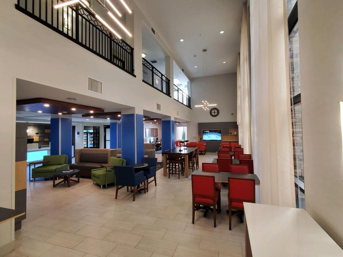 Holiday Inn Express & Suites Phoenix Glendale Dist By Ihg Dış mekan fotoğraf