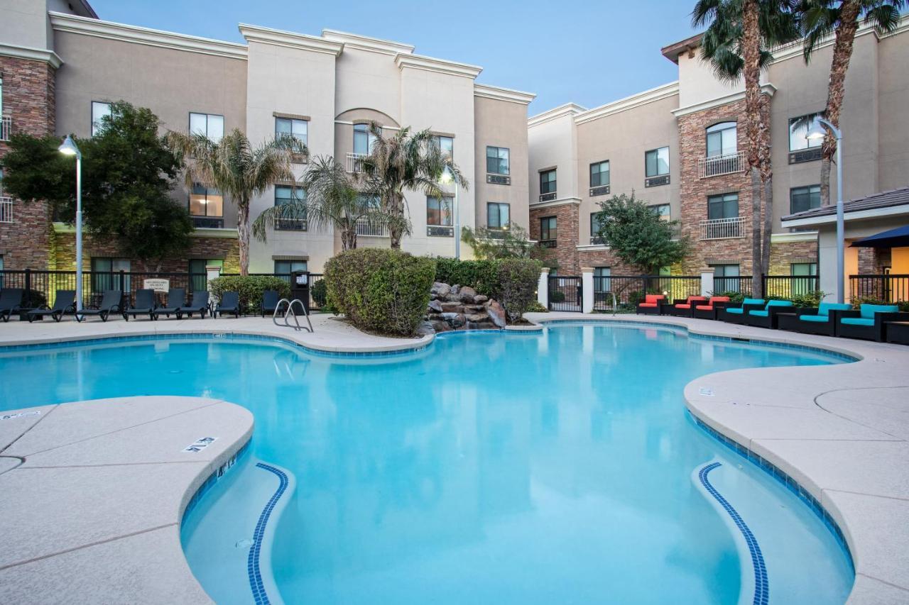 Holiday Inn Express & Suites Phoenix Glendale Dist By Ihg Dış mekan fotoğraf