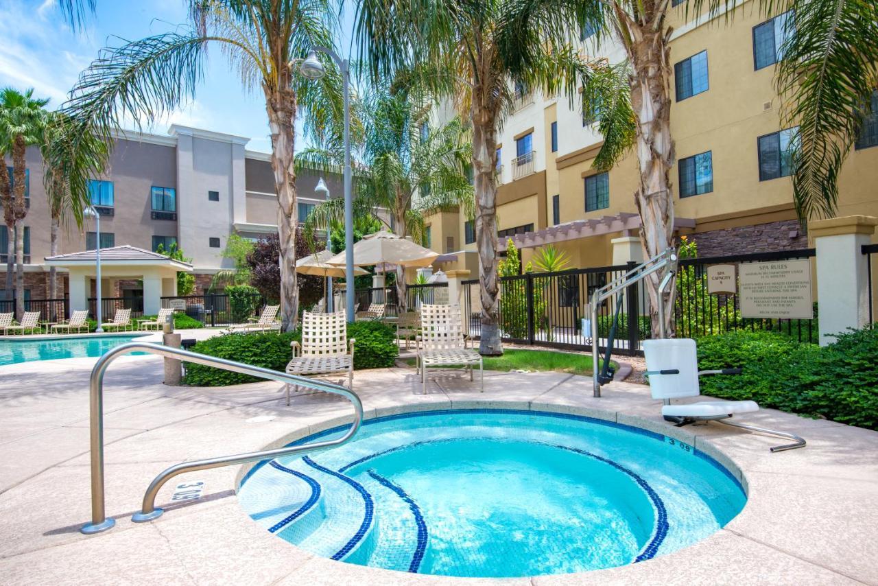 Holiday Inn Express & Suites Phoenix Glendale Dist By Ihg Dış mekan fotoğraf