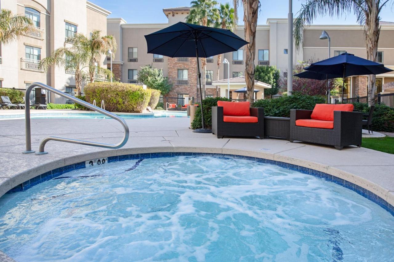 Holiday Inn Express & Suites Phoenix Glendale Dist By Ihg Dış mekan fotoğraf
